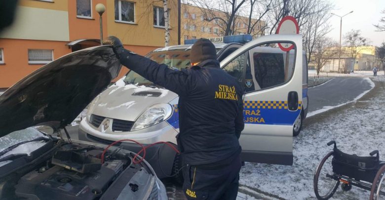 Masz problem z odpaleniem samochodu? Straż Miejska z Piekar Śląskich pomoże!