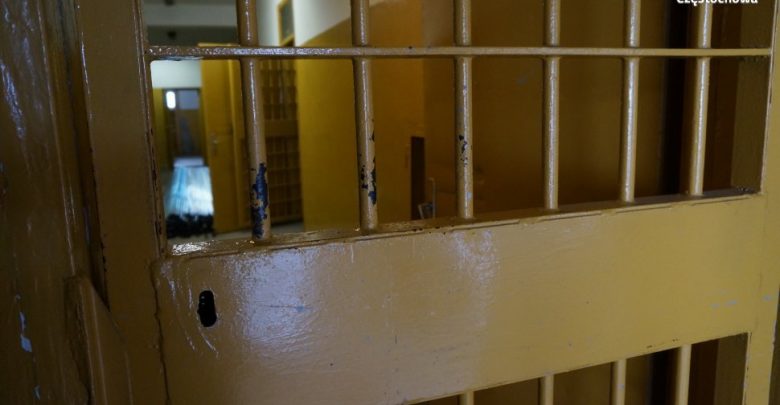 Chorzów: Leżał zakrwawiony na przystanku. Jego byłej żonie grozi dożywocie