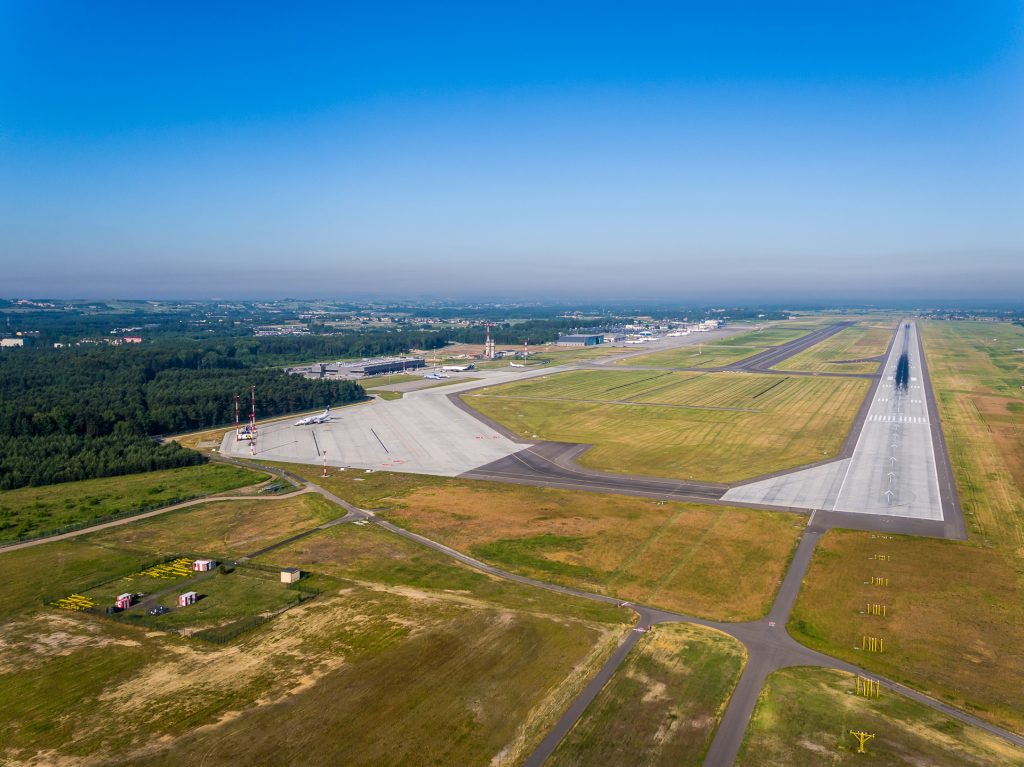 Nowa droga startowa w Pyrzowicach ma już 3 lata. To ona odmieniła Katowice Airport (fot.autor Marek Barciewicz)