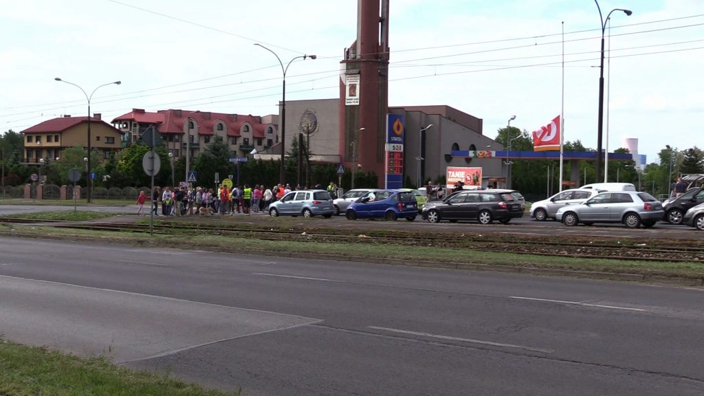 Mieszkańcy Będzina po śmierci chłopca na pasach, zablokowali drogę. Nawet ksiądz mówi DOŚĆ!