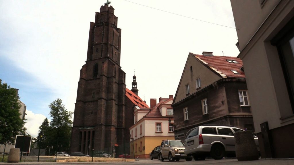 W centrum Gliwic powstaje plaża. Na plac między ulicą Raciborską, a Kaczyńcem wysypano już 50 ton żółtego piasku