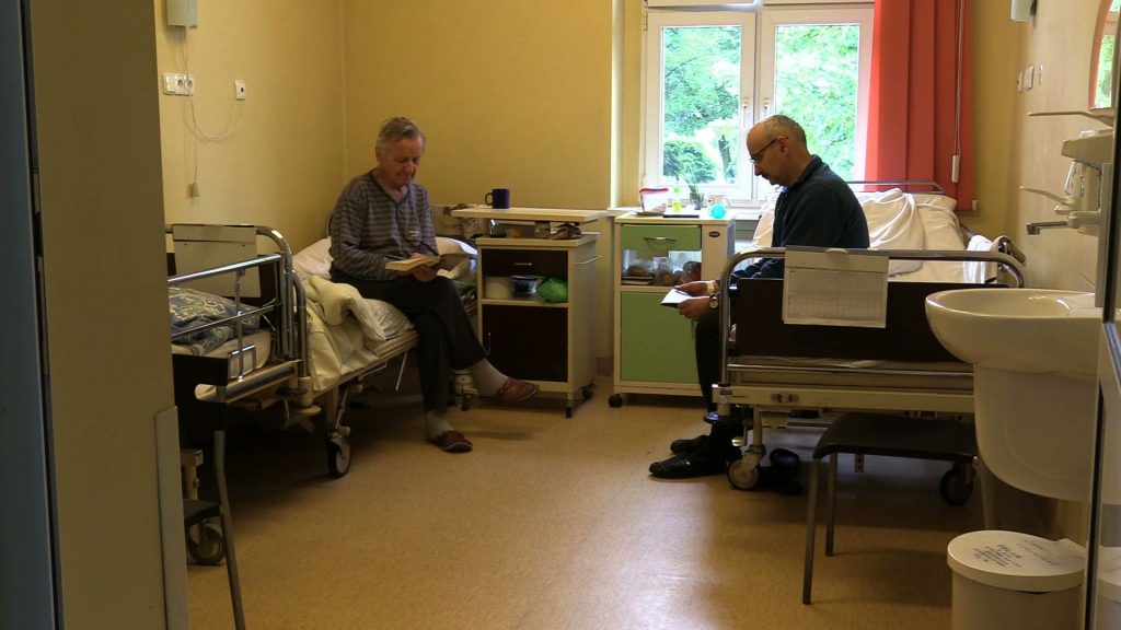 Pacjenci szpitala przy ulicy Radiowej w Gliwicach nie chcą dopuścić do siebie myśli o tym, że już niedługo szpital przestanie działać