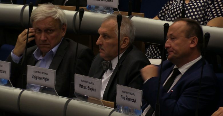 Diety radnych w Dąbrowie Górniczej nie zostaną zmniejszone. ZA głosowało tylko 5 osób