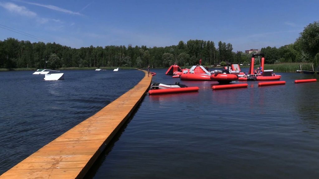 Wielki tor gumowych przeszkód to najnowsza atrakcja ośrodka Wake Zone Stawiki w Sosnowcu