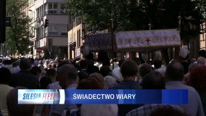 Procesja Bożego Ciała przeszła ulicami Katowic. Abp Skworc: Jako Kościół jesteśmy z Eucharystii i dla Eucharystii