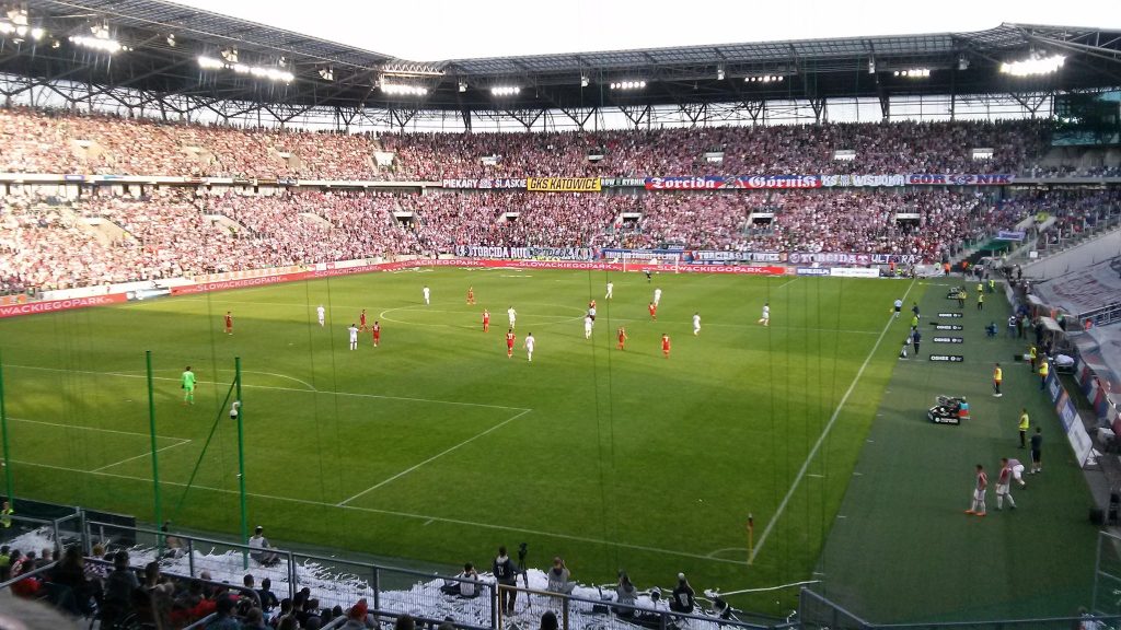 Górnik Zabrze - Wisław Kraków 1-0 do przerwy! Górnik walczy o puchary przy pełnych trybunach! (fot.Radosław Nosal)