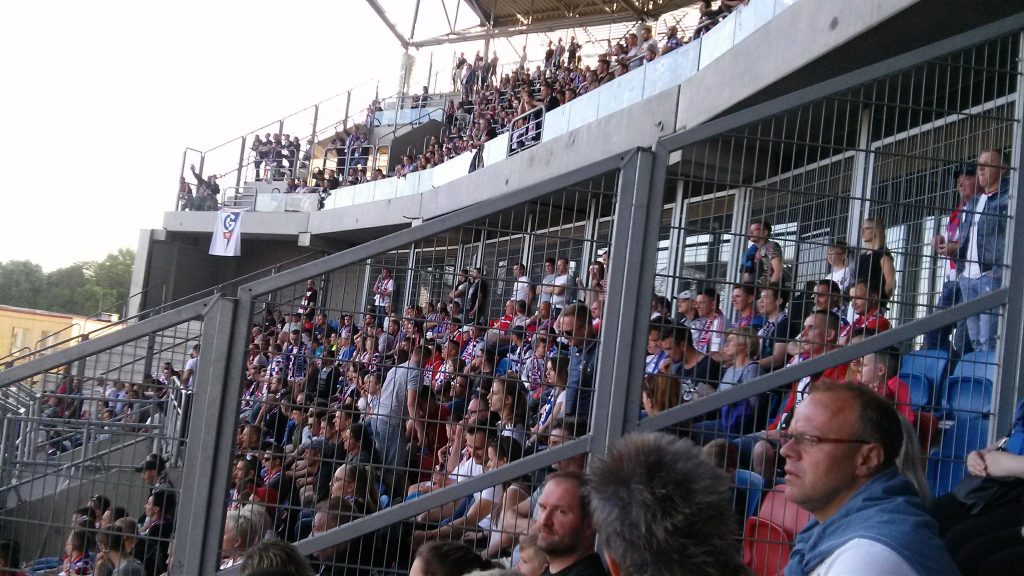Górnik Zabrze - Wisław Kraków 1-0 do przerwy! Górnik walczy o puchary przy pełnych trybunach! (fot.Radosław Nosal)
