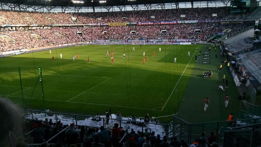 Górnik Zabrze - Wisław Kraków 1-0 do przerwy! Górnik walczy o puchary przy pełnych trybunach! (fot.Radosław Nosal)