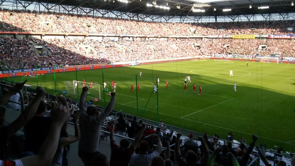 Górnik Zabrze - Wisław Kraków 1-0 do przerwy! Górnik walczy o puchary przy pełnych trybunach! (fot.Radosław Nosal)