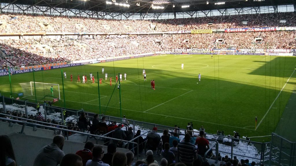Górnik Zabrze - Wisław Kraków 1-0 do przerwy! Górnik walczy o puchary przy pełnych trybunach! (fot.Radosław Nosal)