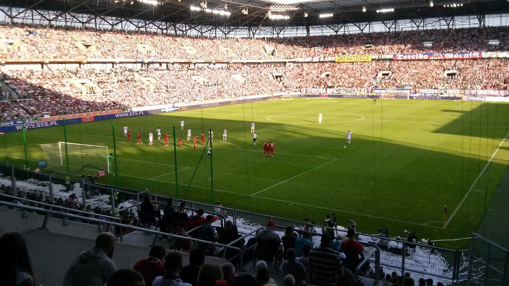 Górnik Zabrze - Wisław Kraków 1-0 do przerwy! Górnik walczy o puchary przy pełnych trybunach! (fot.Radosław Nosal)