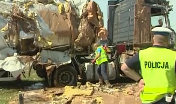 Na jezdnię wylała się... płynna czekolada. Czekolada wylała się na autostradę A2 (fot.TVP Info)