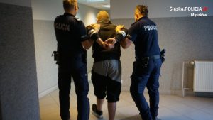 Okazuje się, że mężczyzna, który portfela na widok policyjnego patrolu postanowił się pozbyć - miał ku temu ważny powód (KPP Myszków)