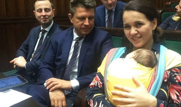 Posłanka Nowoczesnej o matkach wychowujących dzieci: One nie pracują (TVP Info)
