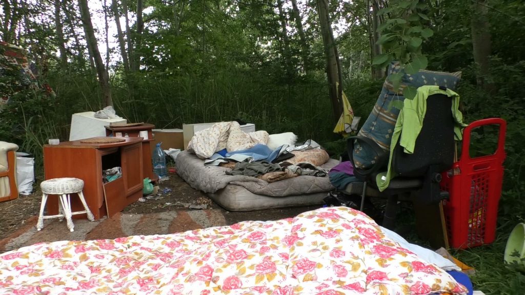 Zwłoki dwóch bezdomnych znaleziono w różnych częściach Katowic. Ktoś ich zabił?