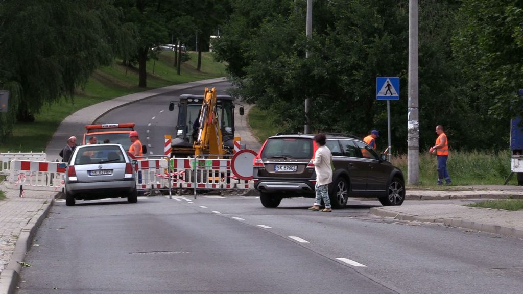 Katowice: Olbrzymia dziura na środku ulicy! Zapadła się część ulicy Kijowskiej