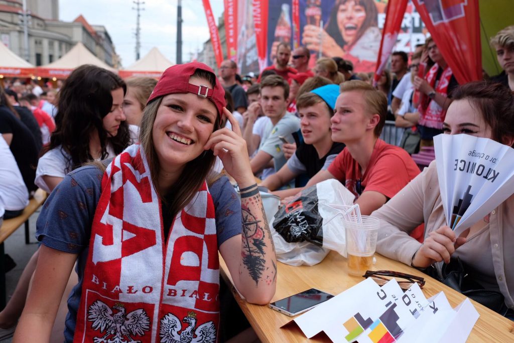 Biało-czerwoni grają w Moskwie z Senegalem, a tysiące kibiców trzyma za nich kciuki w katowickiej strefie kibica (Paweł Jędrusik)