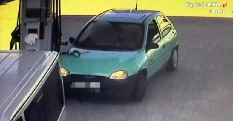 Katowice: Wjechał z impetem w dystrybutor paliwa. Kierowca opla był pijany (fot.Śląska Policja)