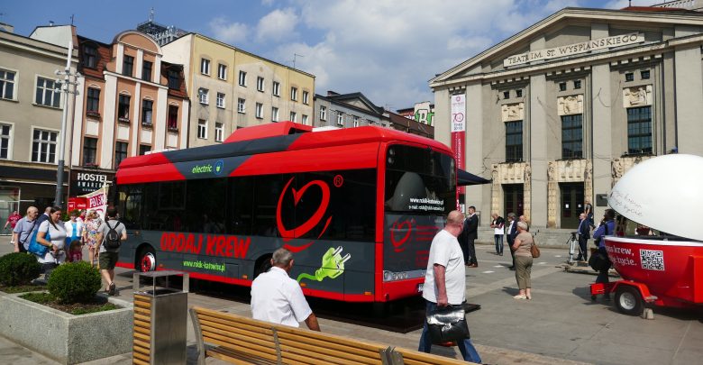 Elektryczny ambulans wszedł na wyposażenie Regionalnego Centrum Krwiodawstwa i Krwiolecznictwa w Katowicach (źr:ŚUW)