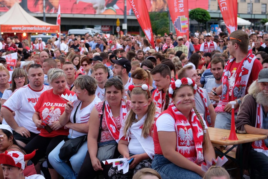 Ogromne tłumy w Katowicach! Pod Skarbkiem strefa kibica pęka w szwach! Zaczyna się transmisja z meczu Polska-Senegal (fot.Paweł Jędrusik)