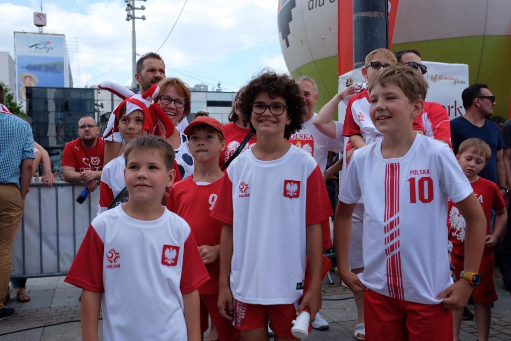 Ogromne tłumy w Katowicach! Pod Skarbkiem strefa kibica pęka w szwach! Zaczyna się transmisja z meczu Polska-Senegal (fot.Paweł Jędrusik)