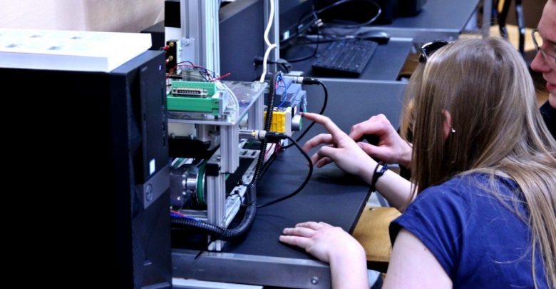 Chorzów: Nauczą się projektować smart-domy i programować roboty. Nowości w Technikum im. Tesli (fot.UM Chorzów)