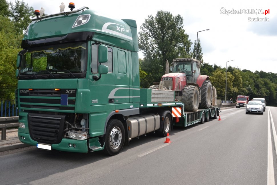 Śląskie: Wypadek na DK 78. Samochód osobowy spadł z wiaduktu (fot.policja)