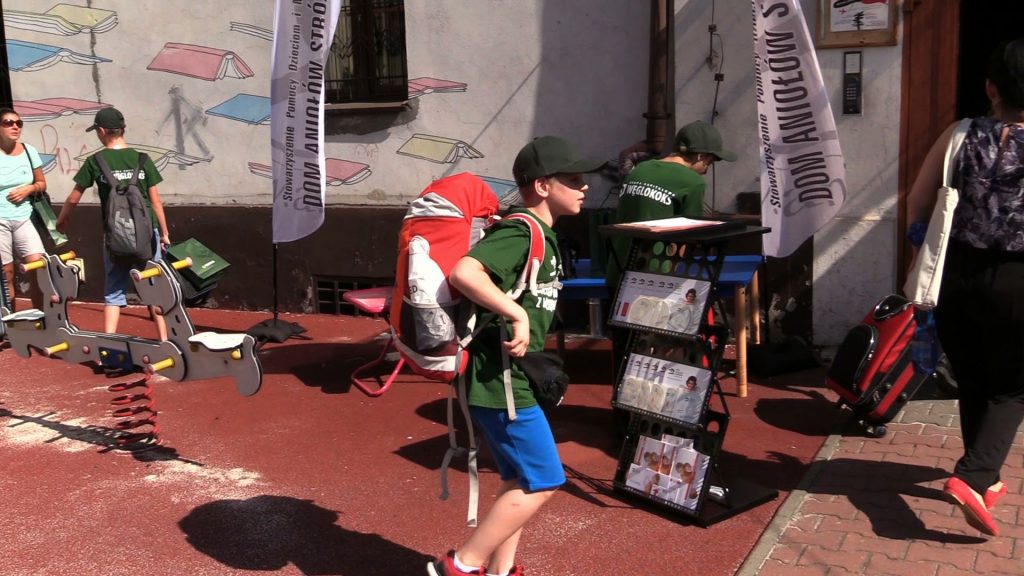 Dzieci ze stowarzyszenia Dom Aniołów Stróżów jadą na wakacyjny wypoczynek