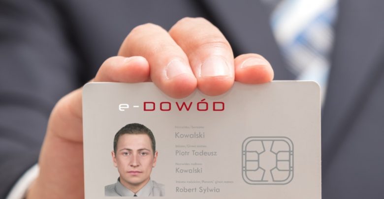 Pół miliona Polaków ma nowy dowód. Minęły 3 miesiące od wprowadzenia e-dowodu (fot.Ministerstwo Cyfryzacji)
