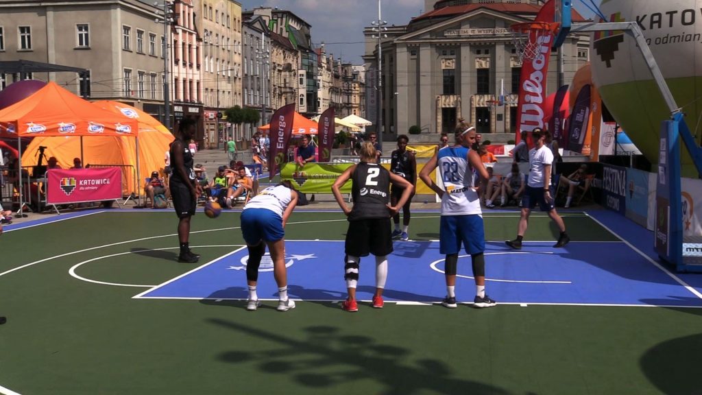 W Katowicach dziś (21.07) odbył się pierwszy dzień cyklu turniejów, dzięki którym wyłoniona zostanie najlepsza drużyna w koszykówce 3x3 wśród kobiet i mężczyzn