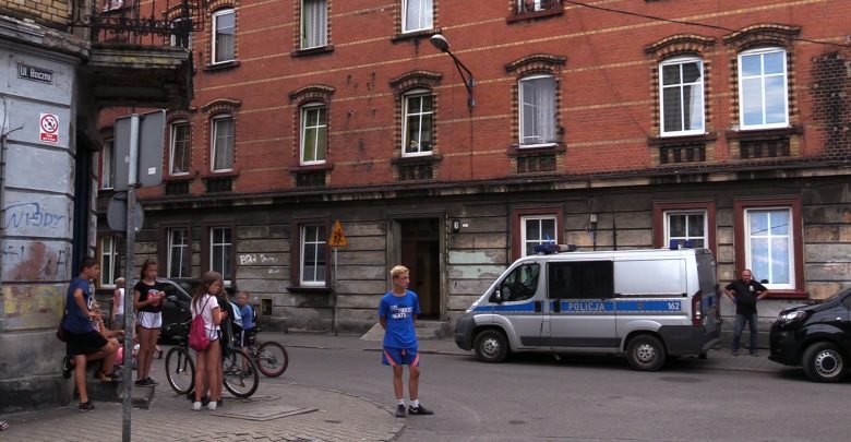 Makabra w Siemianowicach! W mieszkaniu przy Mickiewicza znaleziono rozkładające się zwłoki kobiety!