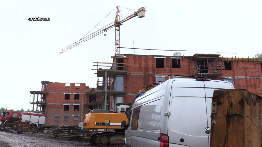 Blady strach padł na mieszkańców Bielska-Białej! Członkowie tajemniczej organizacji BRYGADA WSCHÓD grożą wysadzaniem w powietrze bloków na osiedlu Sarni Stok