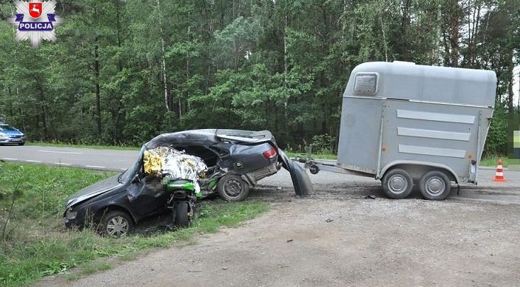 Tragiczny wypadek podczas wyprzedzania. Nie żyje motocyklista i kierowca toyoty (fot.Policja Lubelska)