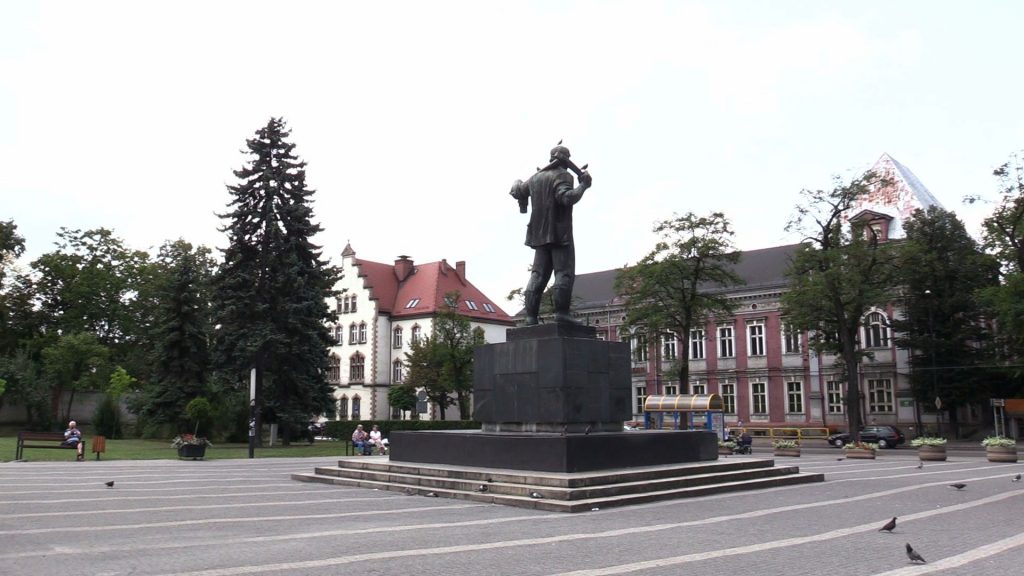 Jak pokonać system, czyli Zabrze wygrał z ustawą dekomunizacyjną! Pomnik Pstrowskiego zostaje!