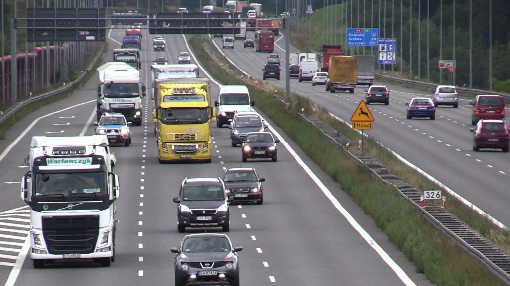 Protest 17 sierpnia! Kierowcy TIRów będą się wlec prawym pasem. Mają dość tego co robi policja!