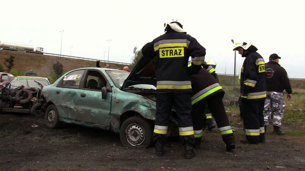 Tumany kurzu i pełna demolka! Kolejny Wrak Race w Gliwicach za nami