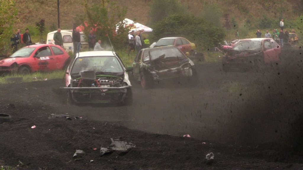 Tumany kurzu i pełna demolka! Kolejny Wrak Race w Gliwicach za nami