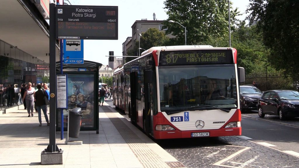 KZK GOP postawi ponad 400 tablic elektronicznych na przystankach. Ułatwią pasażerom życie