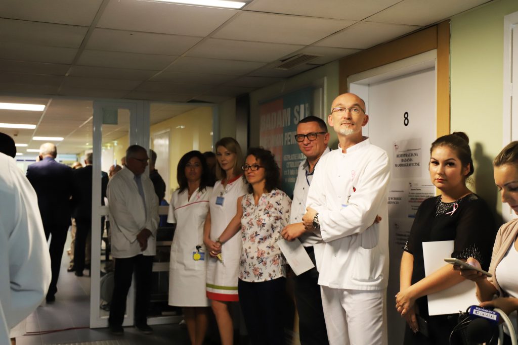 Mammograf dla szpitala w Jaworznie został zakupiony dzięki dotacji z rezerwy celowej budżetu państwa, która wyniosła 1 mln 250 tys. złotych (źr:ŚUW w Katowicach)