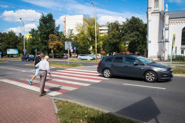 W Sosnowcu budują myślące przejście dla pieszych. Inteligentne pasy powstają w Sielcu (fot.UM Sosnowiec)