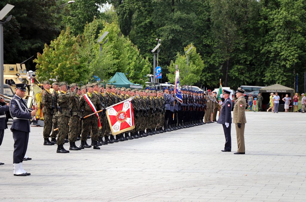 Defilada, kwiaty, pokaz musztry i medale. W Katowicach uczczono Święto Wojska Polskiego (fot.ŚUW)