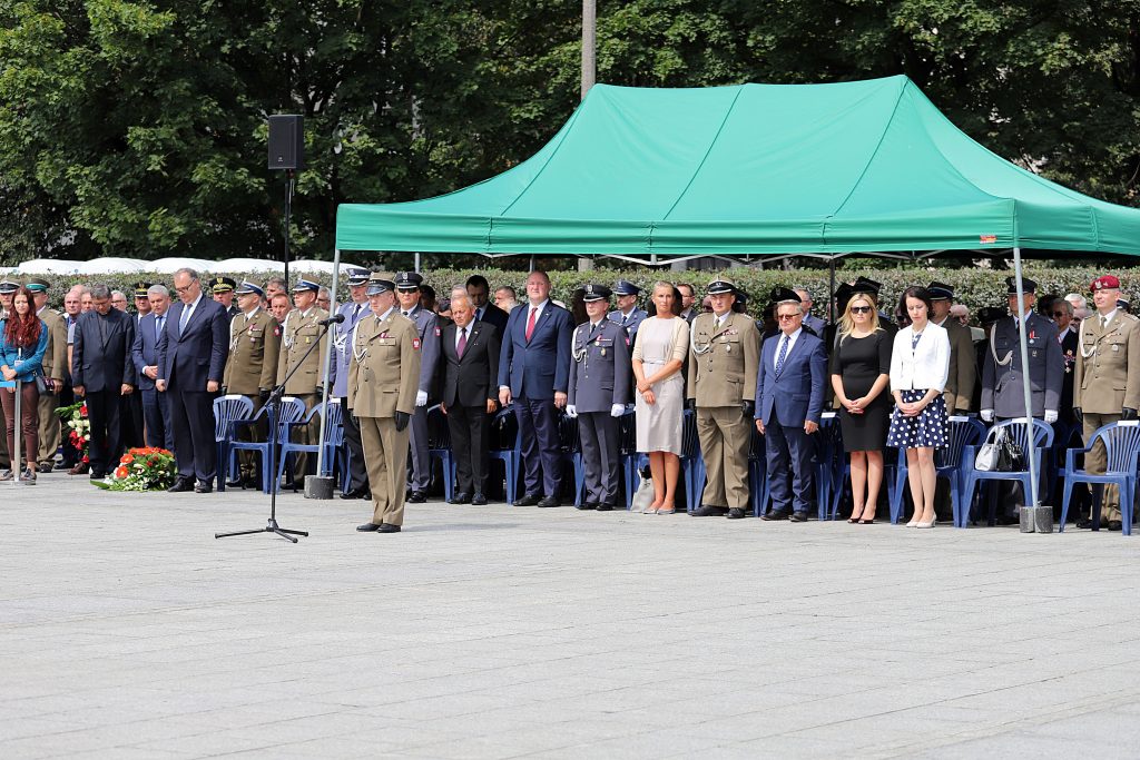 Defilada, kwiaty, pokaz musztry i medale. W Katowicach uczczono Święto Wojska Polskiego (fot.ŚUW)