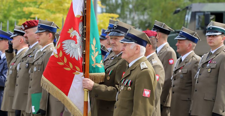 Defilada, kwiaty, pokaz musztry i medale. W Katowicach uczczono Święto Wojska Polskiego (fot.ŚUW)
