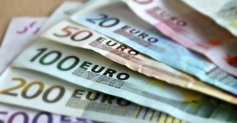 Uwierzyła "hydraulikowi" i straciła wszystko. Z szafy zniknęły złotówki i euro (fot.poglądowe/www.pixabay.com)