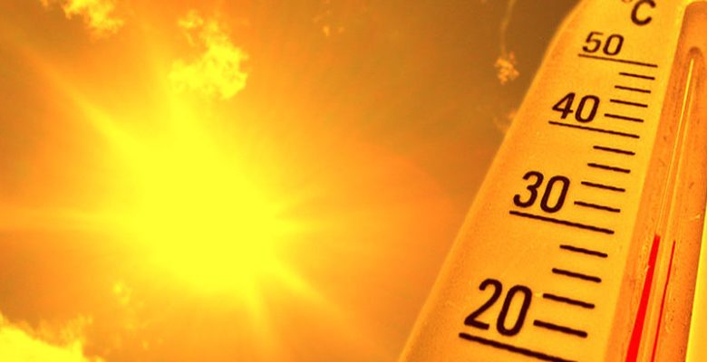 Poglądowe zdjęcie termometru wskazującego wysoką temperaturę