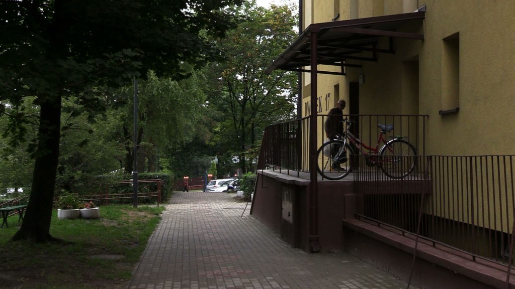 Potrącił kobietę samochodem, po czym wszedł na 10 piętro bloku i skoczył? Są nowe wątki w sprawie tajemniczego samobójstwa kierowcy w Rybniku!