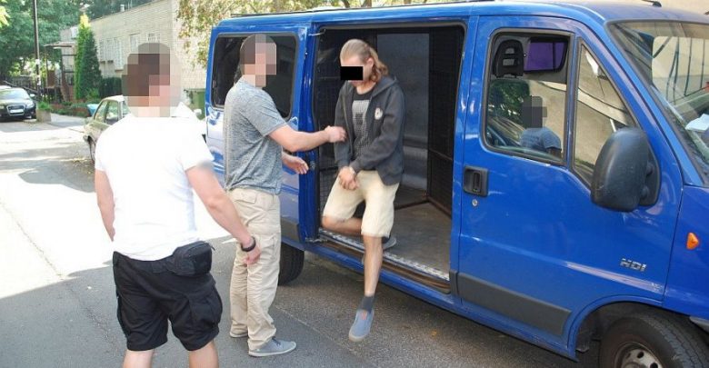 Przyszedł odebrać prawie 180 tys. złotych. Fałszywy policjant wpadł w policyjną zasadzkę (fot.policja.pl)