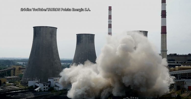 Komin Elektrowni Łagisza w Będzinie wysadzony w powietrze