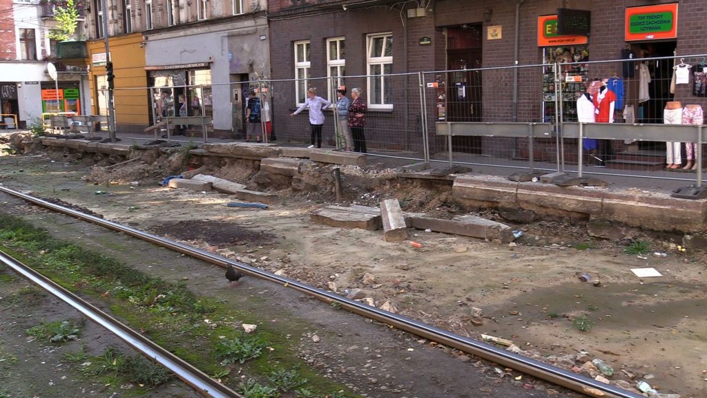 Chociaż roboty na ulicy Katowickiej w Bytomiu powinny się z końcem września zakończyć, to tak naprawdę na dobre się nie rozpoczęły