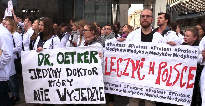 Bon patriotyczny zatrzyma lekarzy w Polsce? W woj.śląskim coraz więcej rezydentów chce go dostać!
